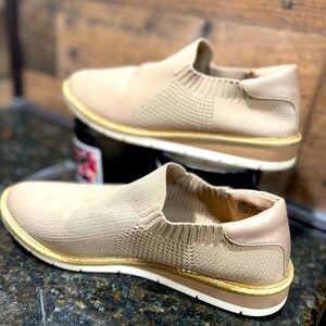 Me Too Loafers /Flats woman’s size 10